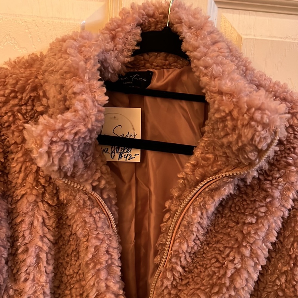Fuzzy cropped pink jacket - Picture 2 of 4
